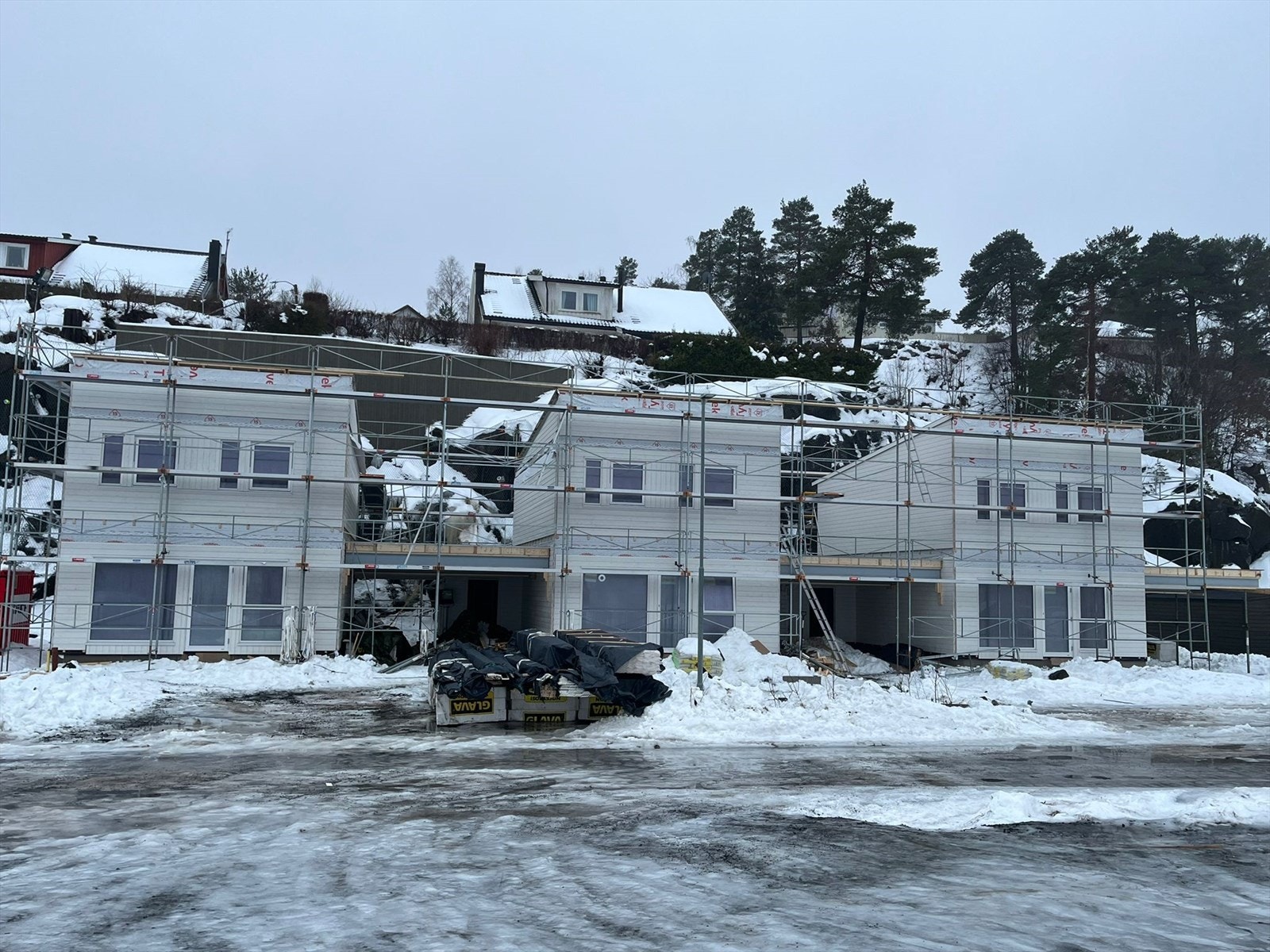 Byggene er nå tett og boligen 102 (i midten er ledig), her kan du flytte inn til sommeren. Galleribilde
