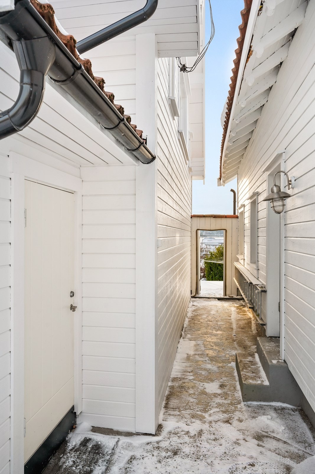 Mellomgang mellom bolig og anneks Galleribilde