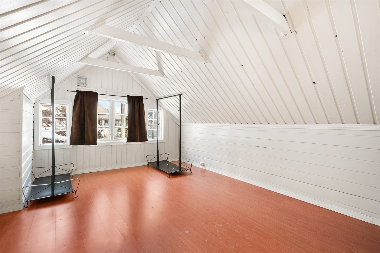 Hems/loft med god plass til diverse møblering Galleribilde