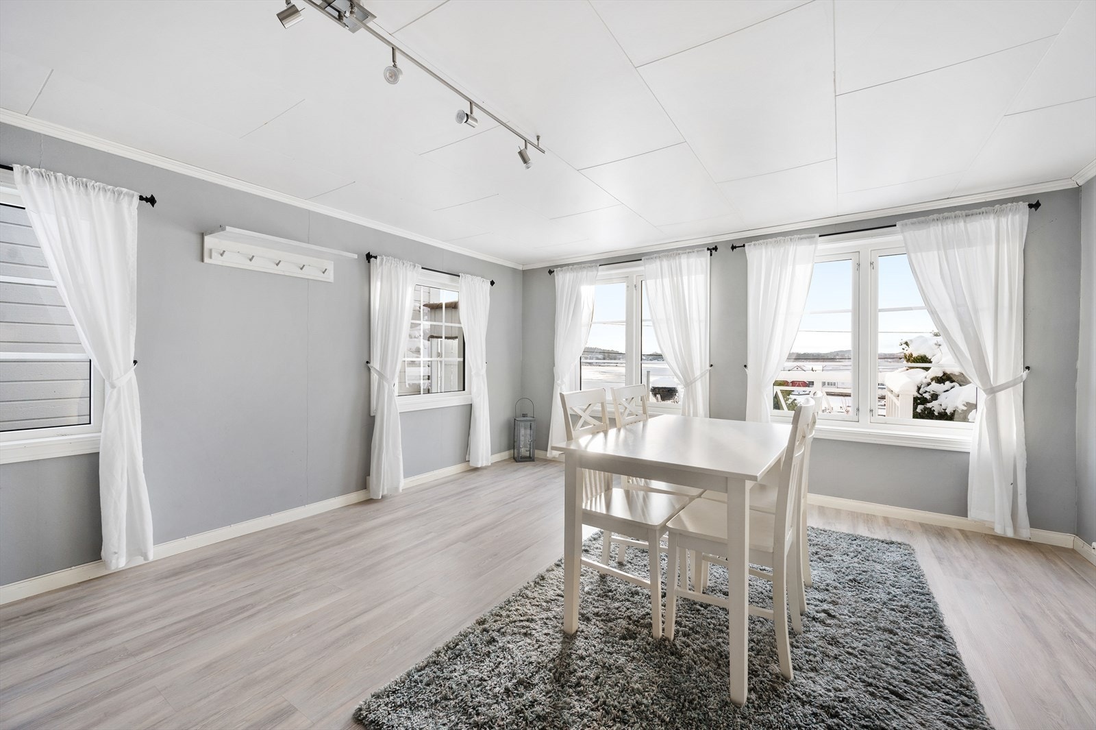 Anneks innredet med åpen stue/kjøkken, bad og stor hems/loft Galleribilde