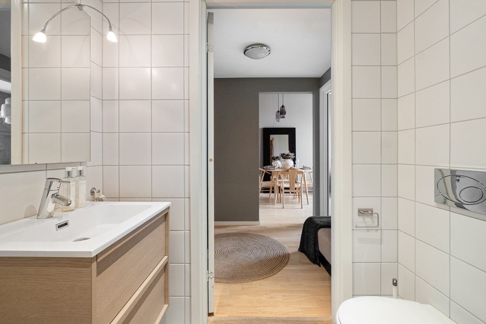 Mekanisk avtrekk og tilluft via dørspalte. Galleribilde