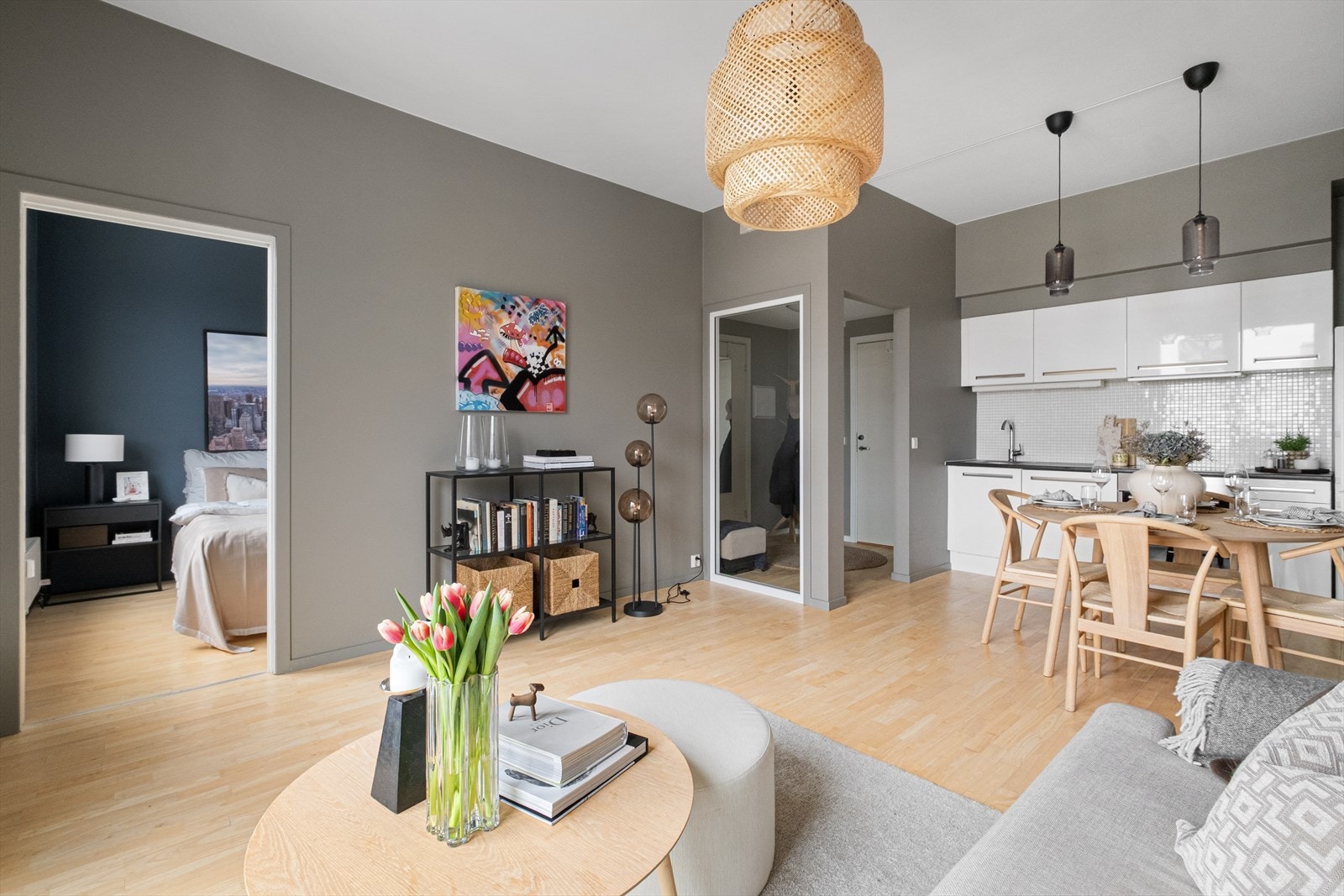 Generøs takhøyde på 2,87 meter sikrer en god romfølelse. Galleribilde