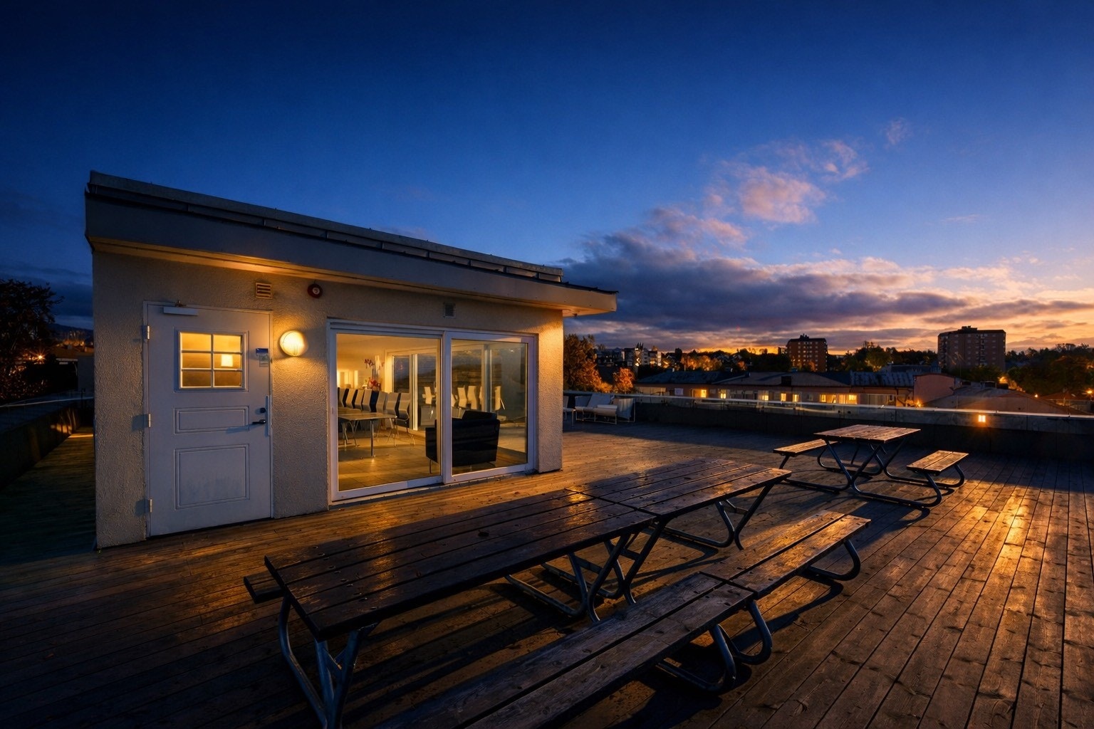 Kveldsstemning på takterrassen. Galleribilde