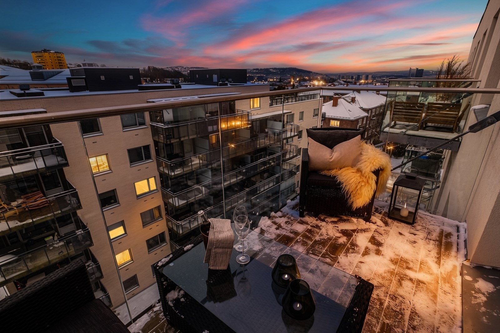 Bygget ble gjort om til leiligheter i 2010 og holder god standard. Galleribilde