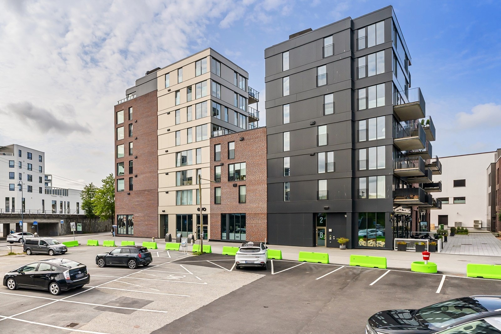 Attraktiv beliggenhet midt i Sandnes sentrum. Her har du byen for dine føtter, Langgata like ved og dagligvarebutikk en kort spasertur unna. Galleribilde