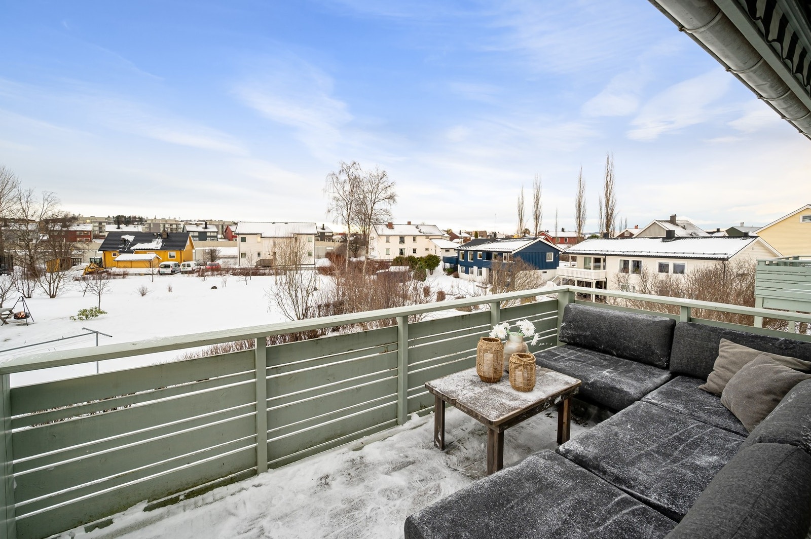 God plass til hyggelig sittegruppe med gode solforhold på balkongen. Galleribilde