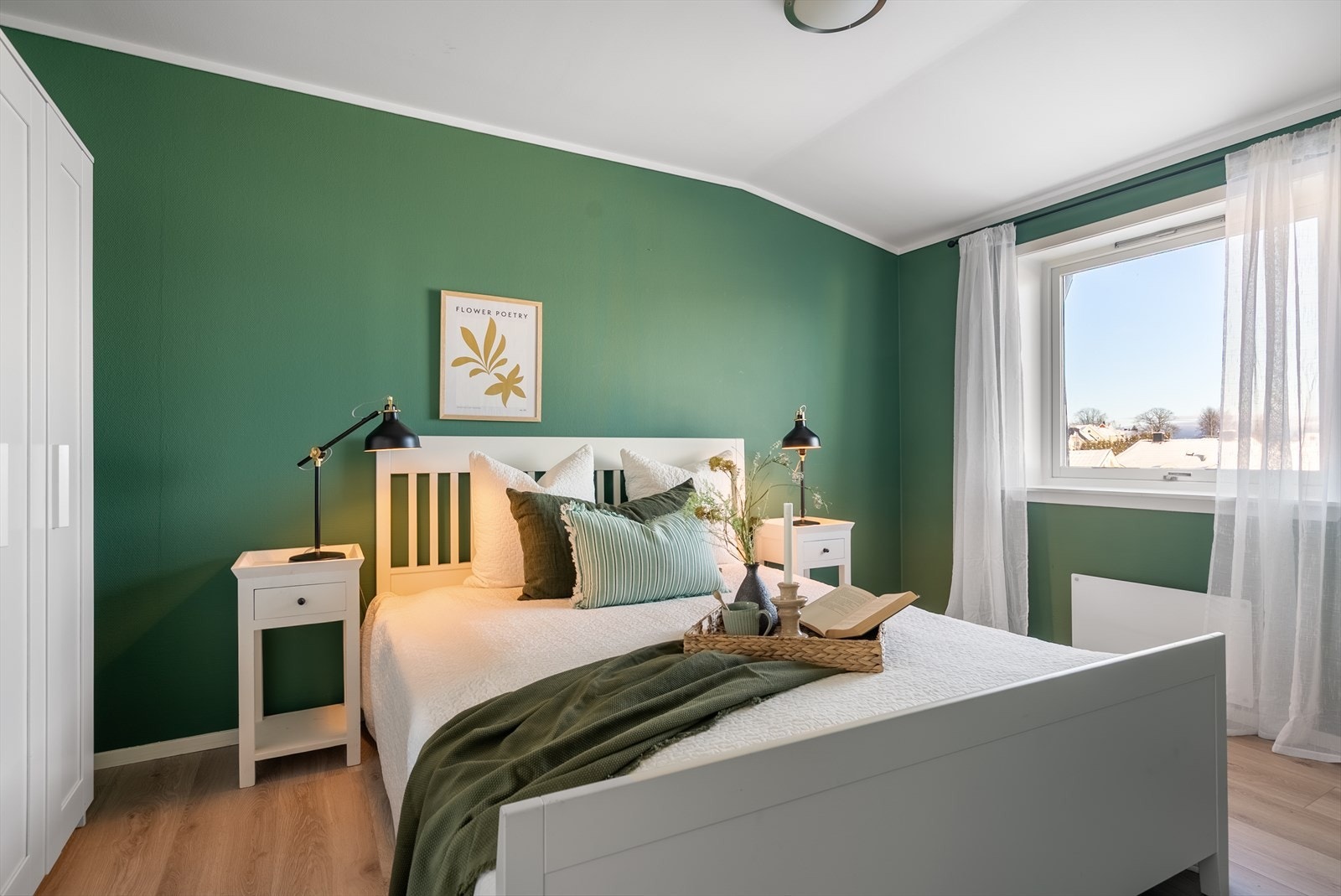 soverom med plass for garderobeskap Galleribilde