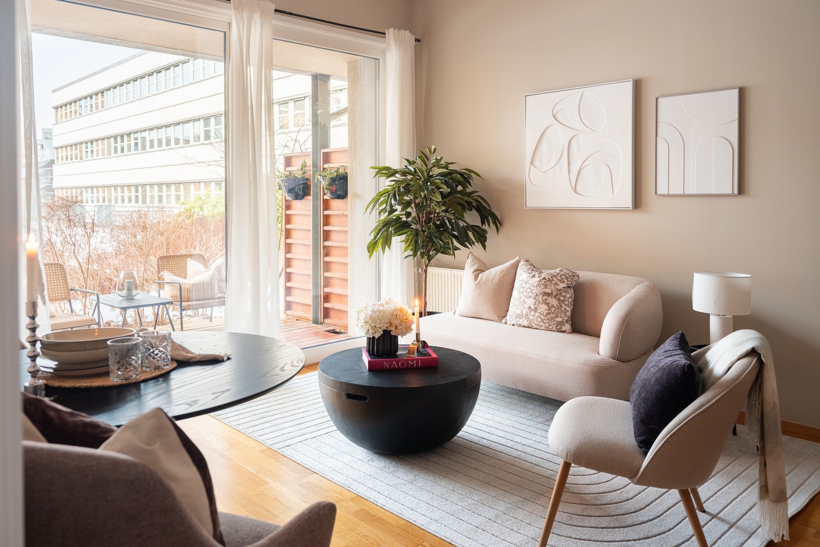 Fra stuen er det direkte utgang til leilighetens terrasse. Galleribilde