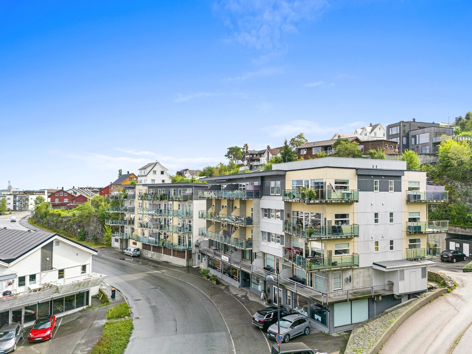 Velkommen til Hamnegata 29A - Presentert av Eiendomsmegler Norge v/Ove Sagenes. Galleribilde