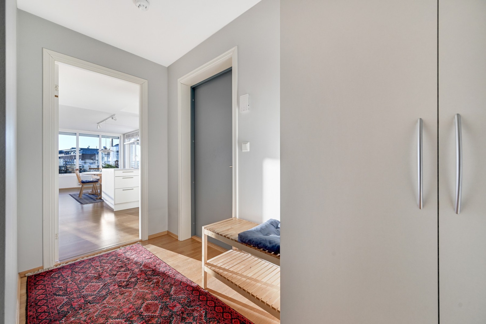 Heisen stopper ett par meter fra egen inngangsdør Galleribilde