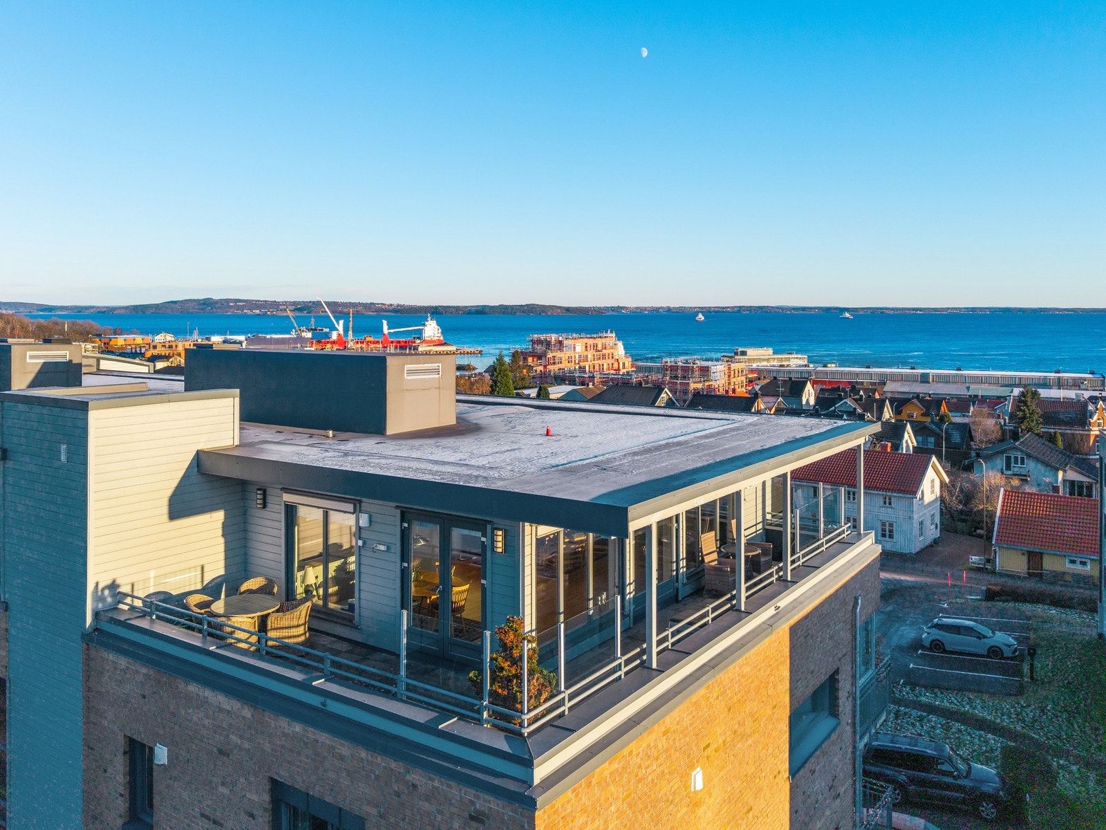 Velkommen til Storgata 60 - en flott toppleilighet i Horten sentrum med praktfull utsikt Galleribilde