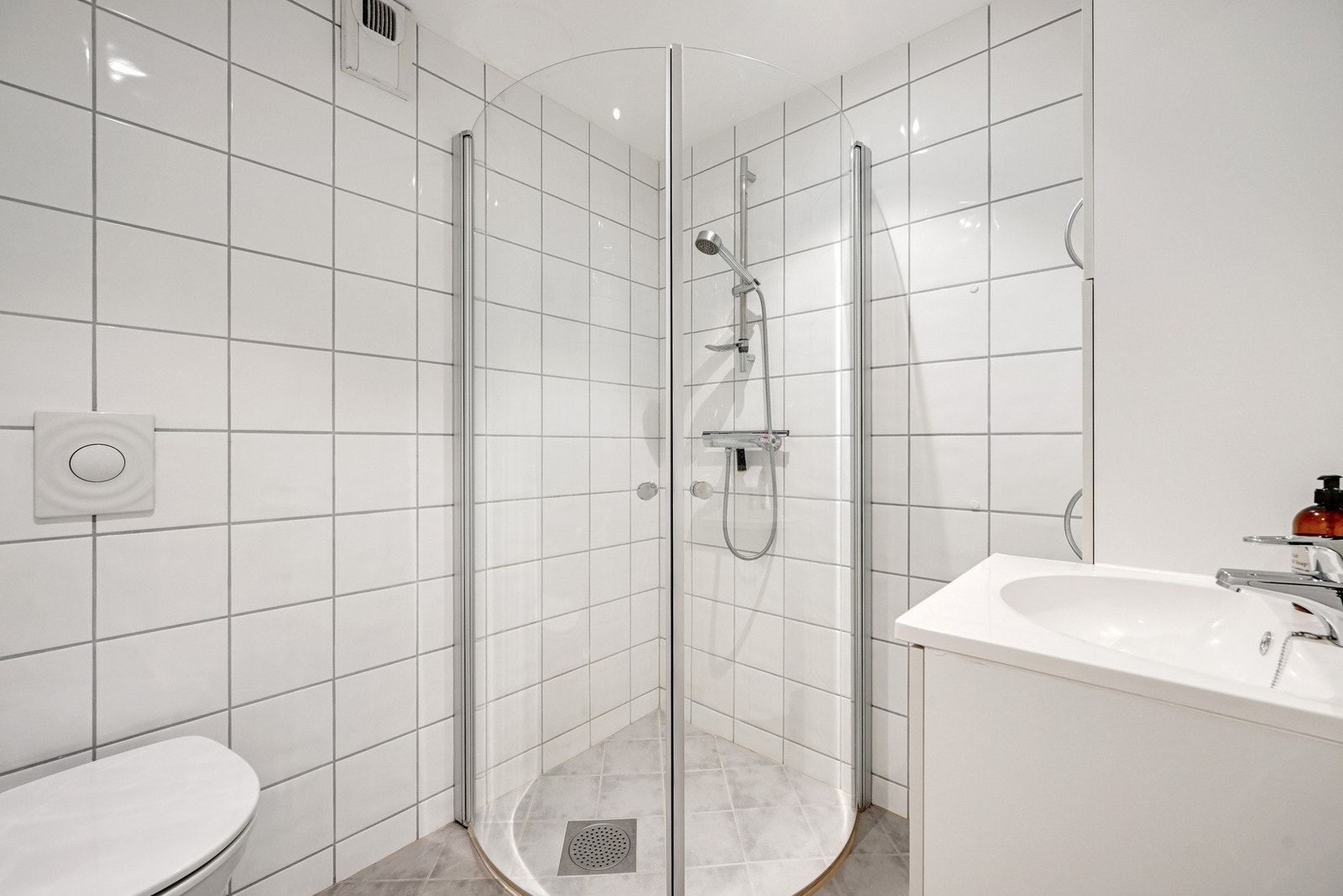 Flislagt bad med gulvvarme Galleribilde