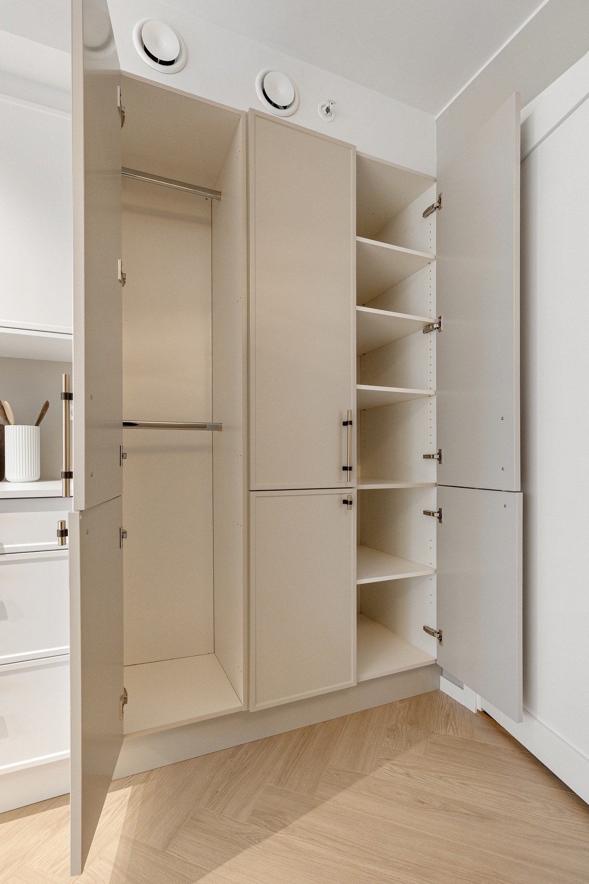 Ekstra lagringsplass i tilknytning til sovealkoven. Galleribilde