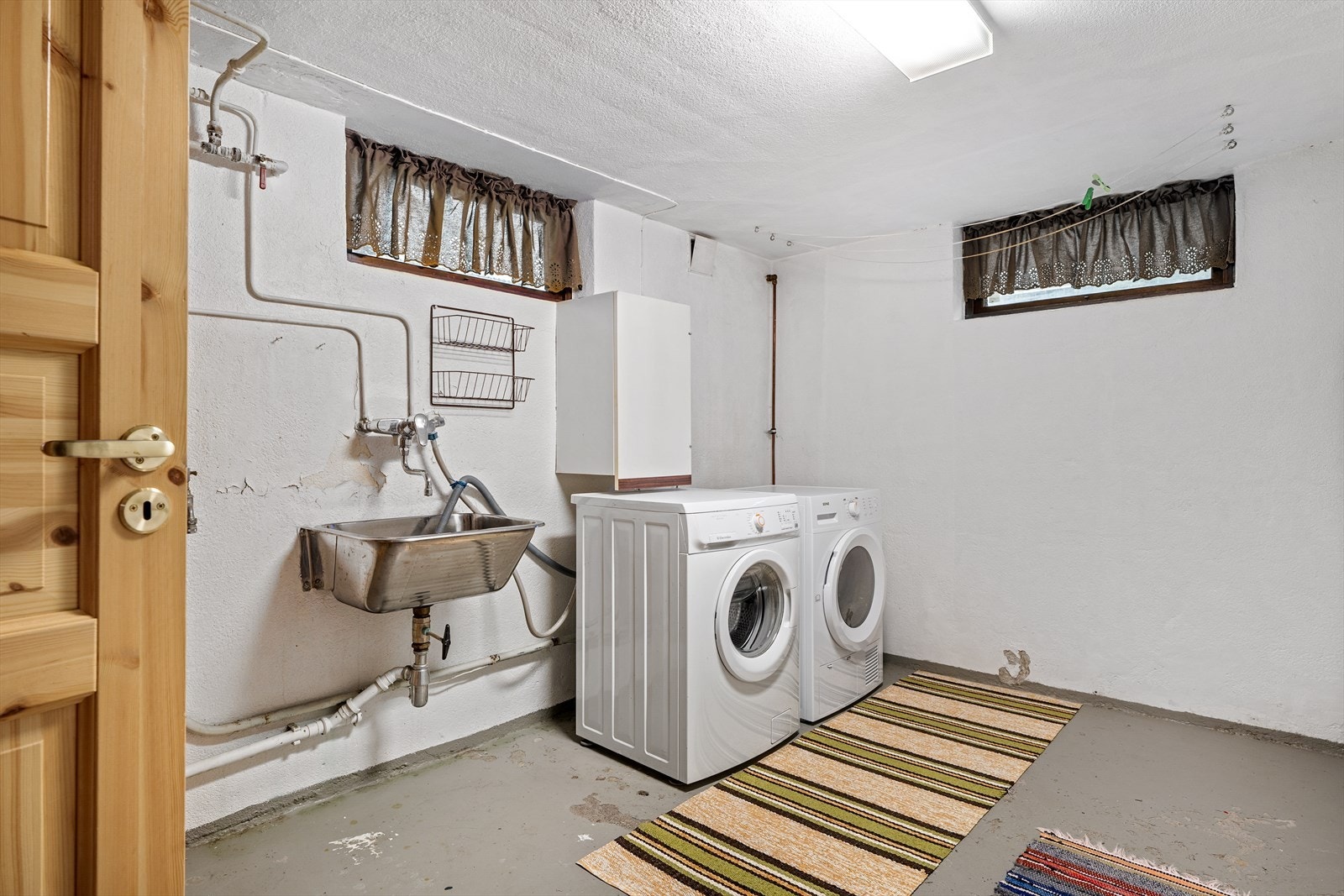 Vaskerom som åpent praktisk rom på ca. 11 kvadratmeter Galleribilde