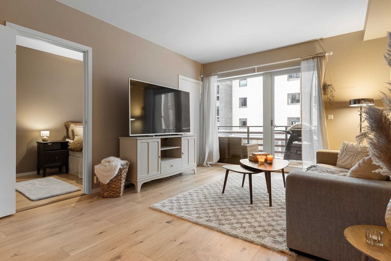 Leiligheten har en lys og romslig planløsning med store rom og rikelig lysinnslipp. Galleribilde