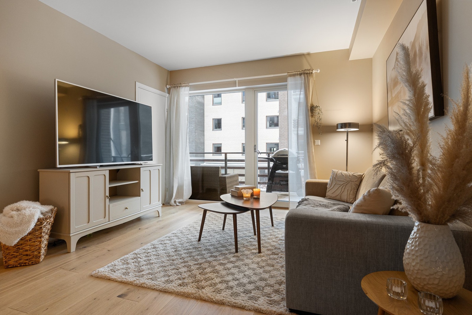 Lekker og romslig 2-roms med sydvendt balkong, moderne standard fra 2023 og skjermet beliggenhet. Foto: Aakermann Photography (André Aakermann) Galleribilde