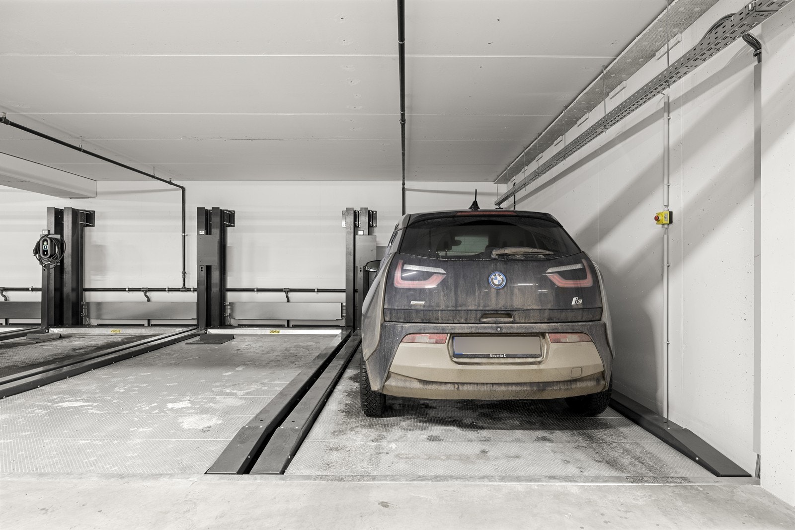 Sameiet har felles garasjekjeller med mulighet for å anlegge ladepunkt for elbil. Galleribilde