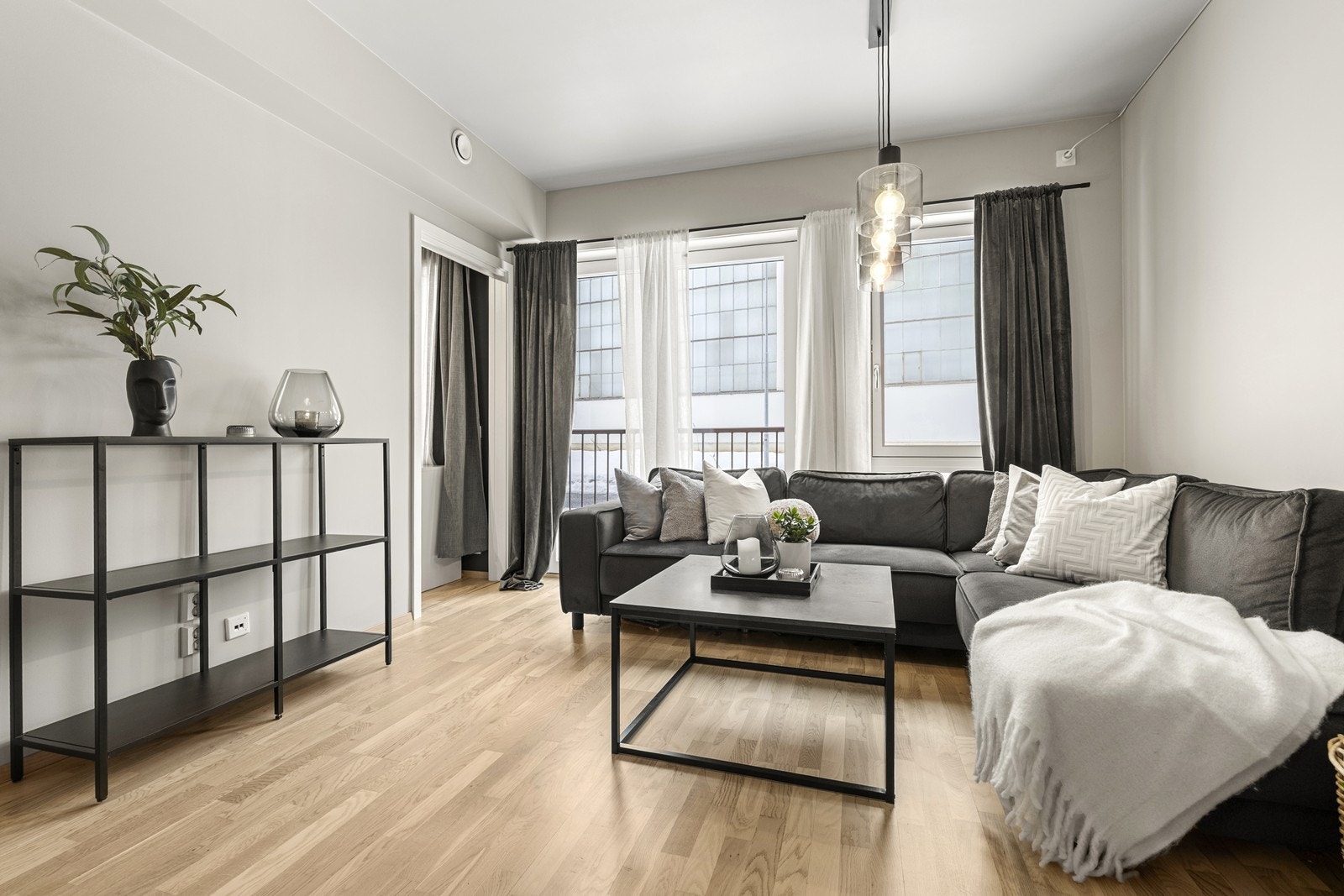 Leiligheten er fra 2024 og holder en gjennomgående moderne og tidsriktig standard. Galleribilde