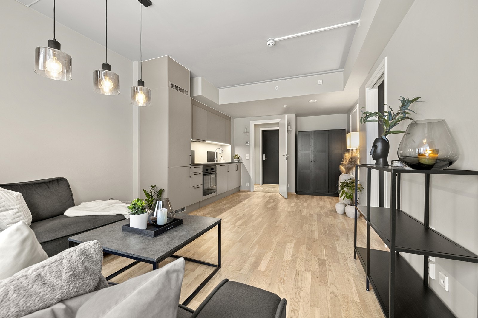 Den gjennomtenkte planløsningen gir en god romfølelse og fleksible møbleringsmuligheter. Galleribilde