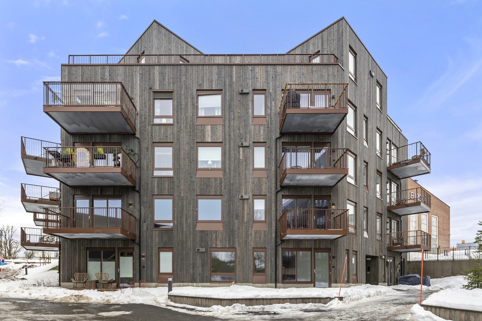 Bygningen er fra 2024 og har en solid bærekonstruksjon i stål og betong. Galleribilde