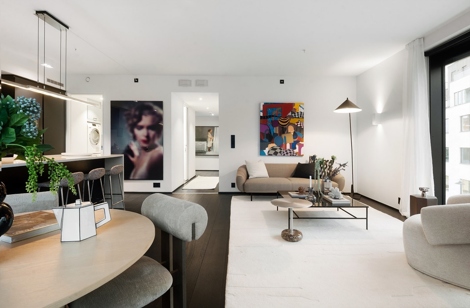 God himlingshøyde på 2,68m i stuen. Galleribilde