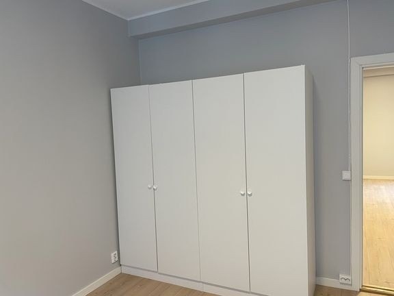 Garderobeskap på soverom Galleribilde