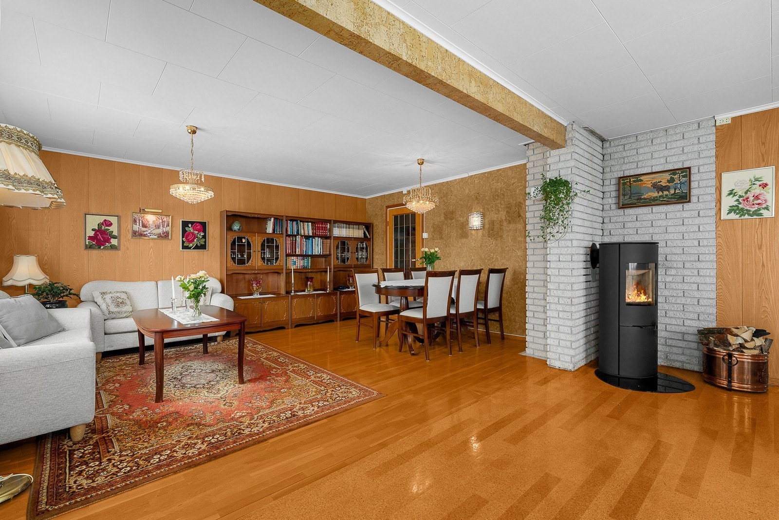 etasjen holder gjennomgående OK standar, byggeår tatt i betraktning Galleribilde