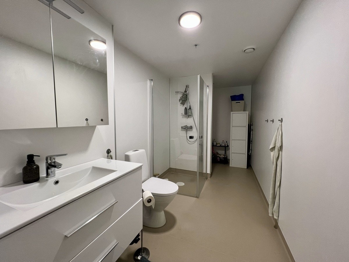 Bad fra annen leilighet Galleribilde