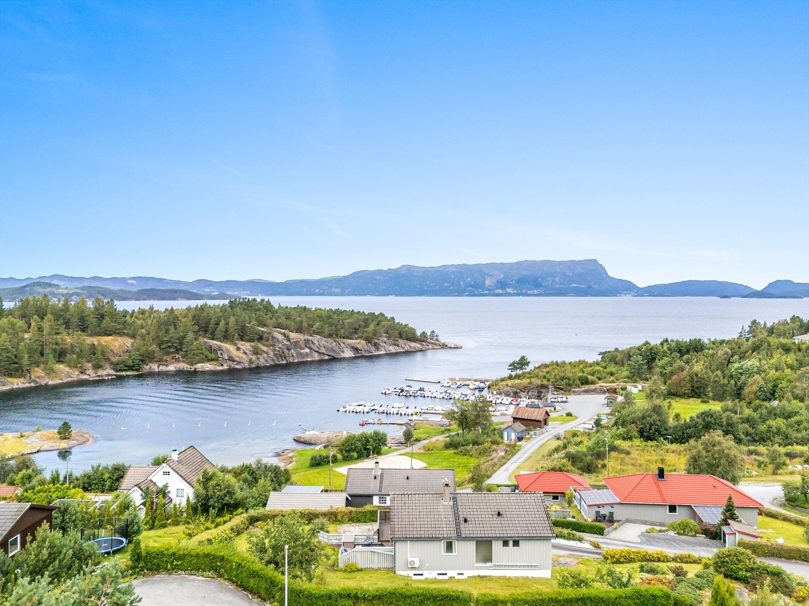 Enebolig med fantastisk beliggenhet Galleribilde