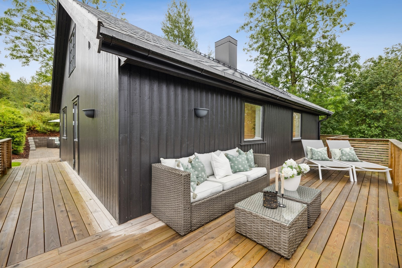 Direkte utgang fra stuen til terrassen Galleribilde