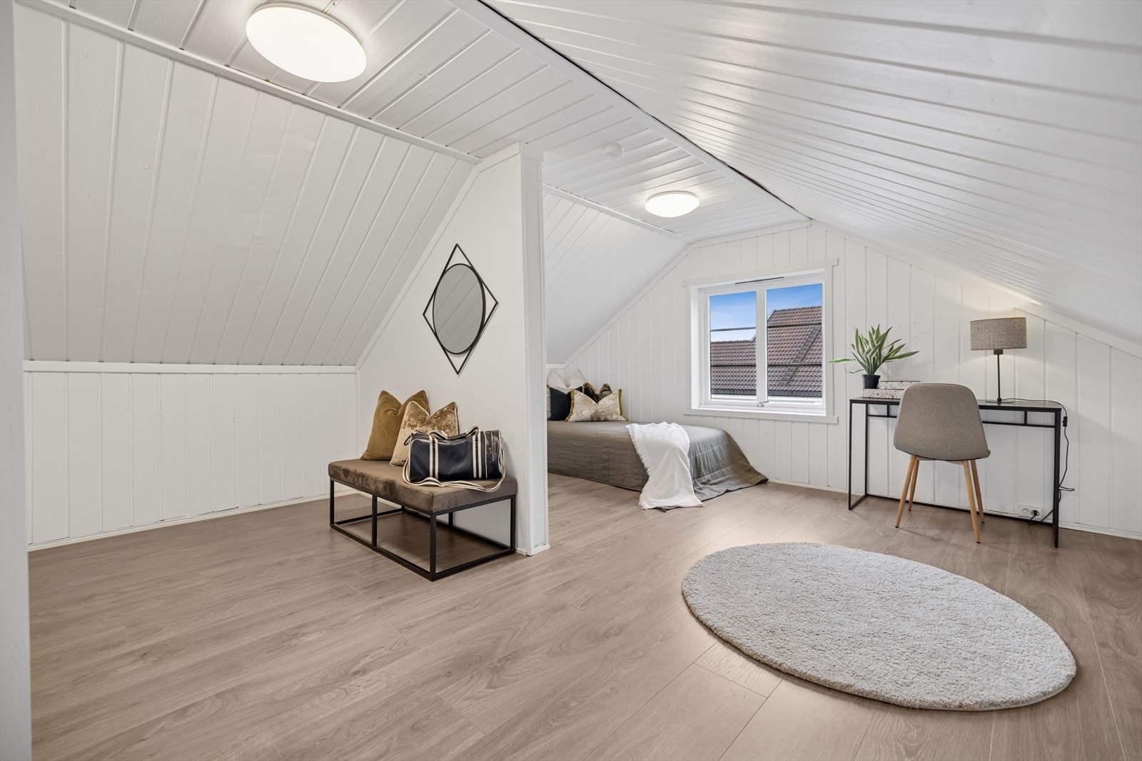 Soverommet er såpass stort at det kan kombineres med et hjemmekontor. Galleribilde