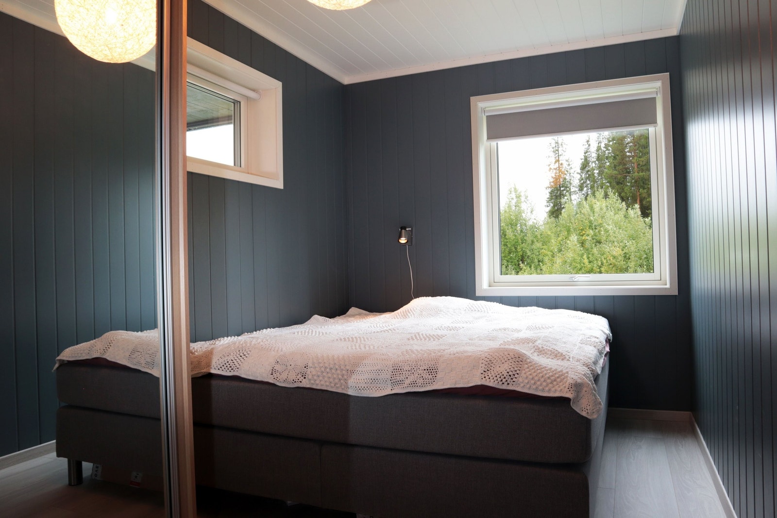 Soverom 2. Plassbygd skyvedørsgarderobe. Galleribilde