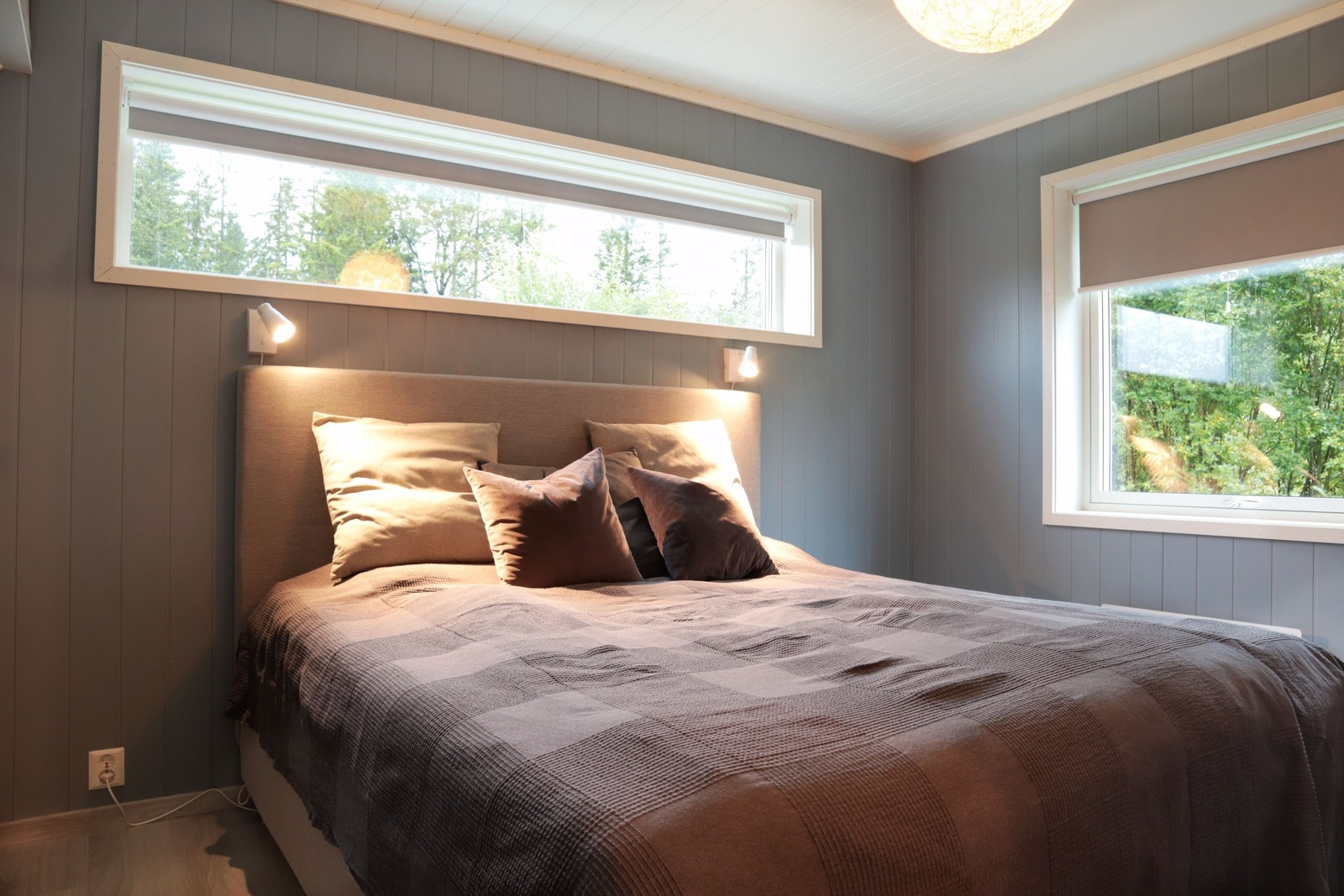 Hovedsoverom på totalt 14,7 kvm. Dimbare lamper og solskjerming/rullegardiner. Galleribilde