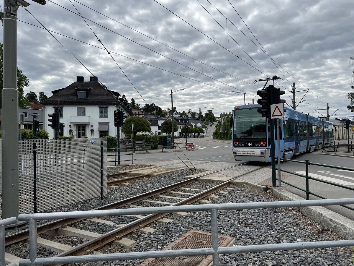 Nærområdet: 7 min. gange til Holtet trikkestopp. Trikken bruker 13 min. til Jernbanetorget. Galleribilde