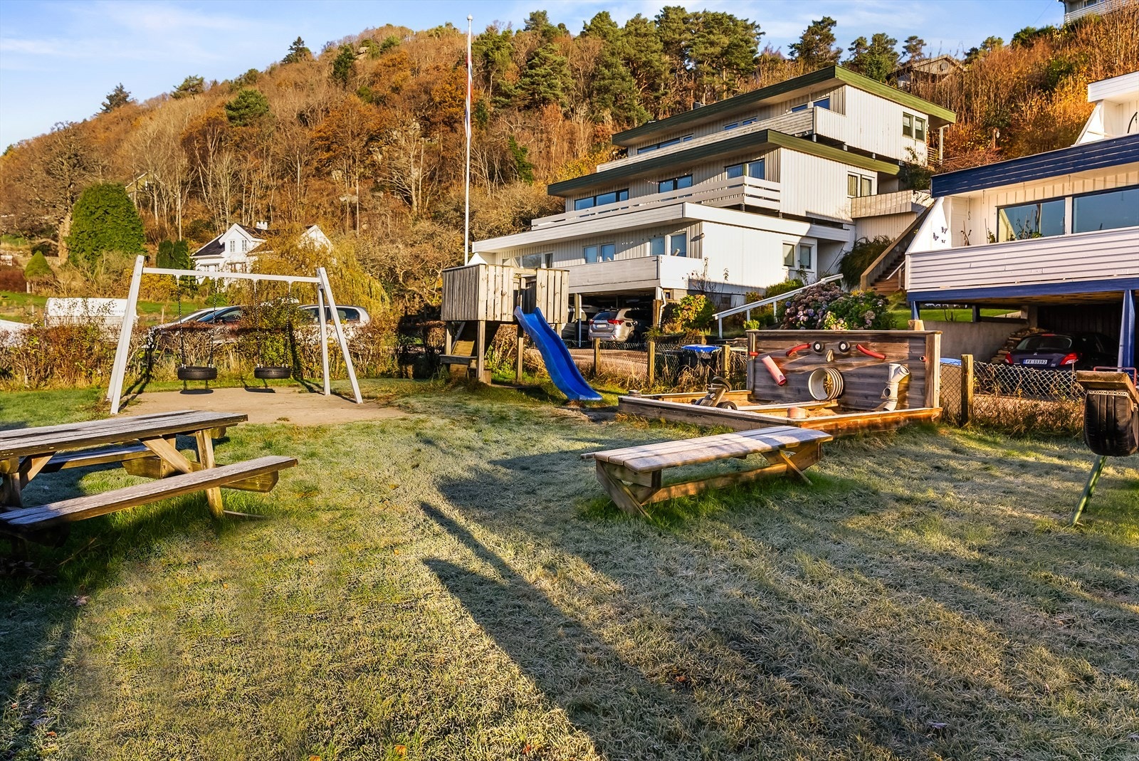Lekeplass på nedsiden. Galleribilde