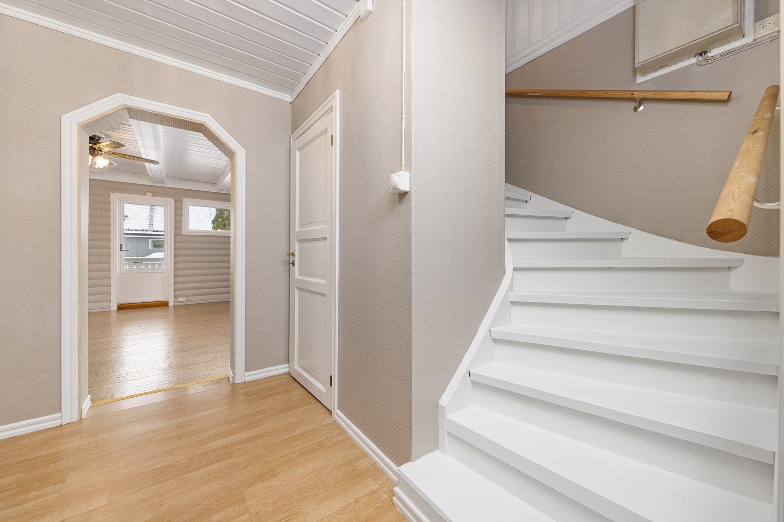 Boligens tilstand anses sett i relasjon til alder som normal, med referanse til byggeår. Galleribilde