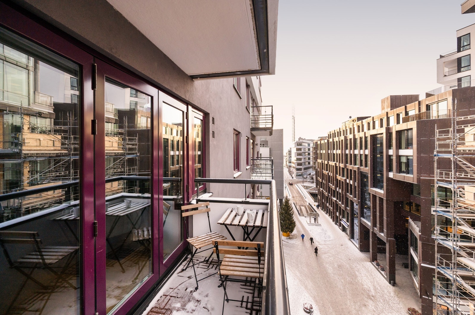 Leiligheten holder moderne standard og har både heis og vestvendt balkong Galleribilde