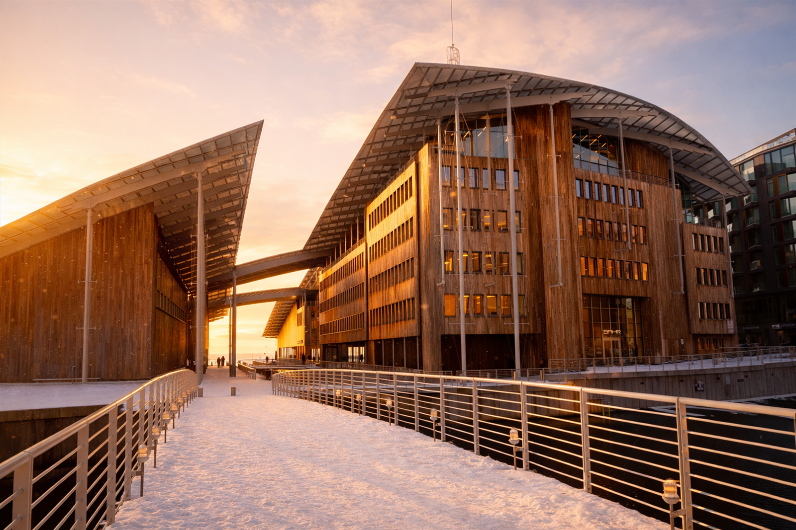 Med umiddelbar nærhet til natur- og kulturtilbud, handel og kommunikasjonsmidler like ved, er Tjuvholmen det ideelle stedet for deg som vil bo ved sjøen - midt i byen. Galleribilde