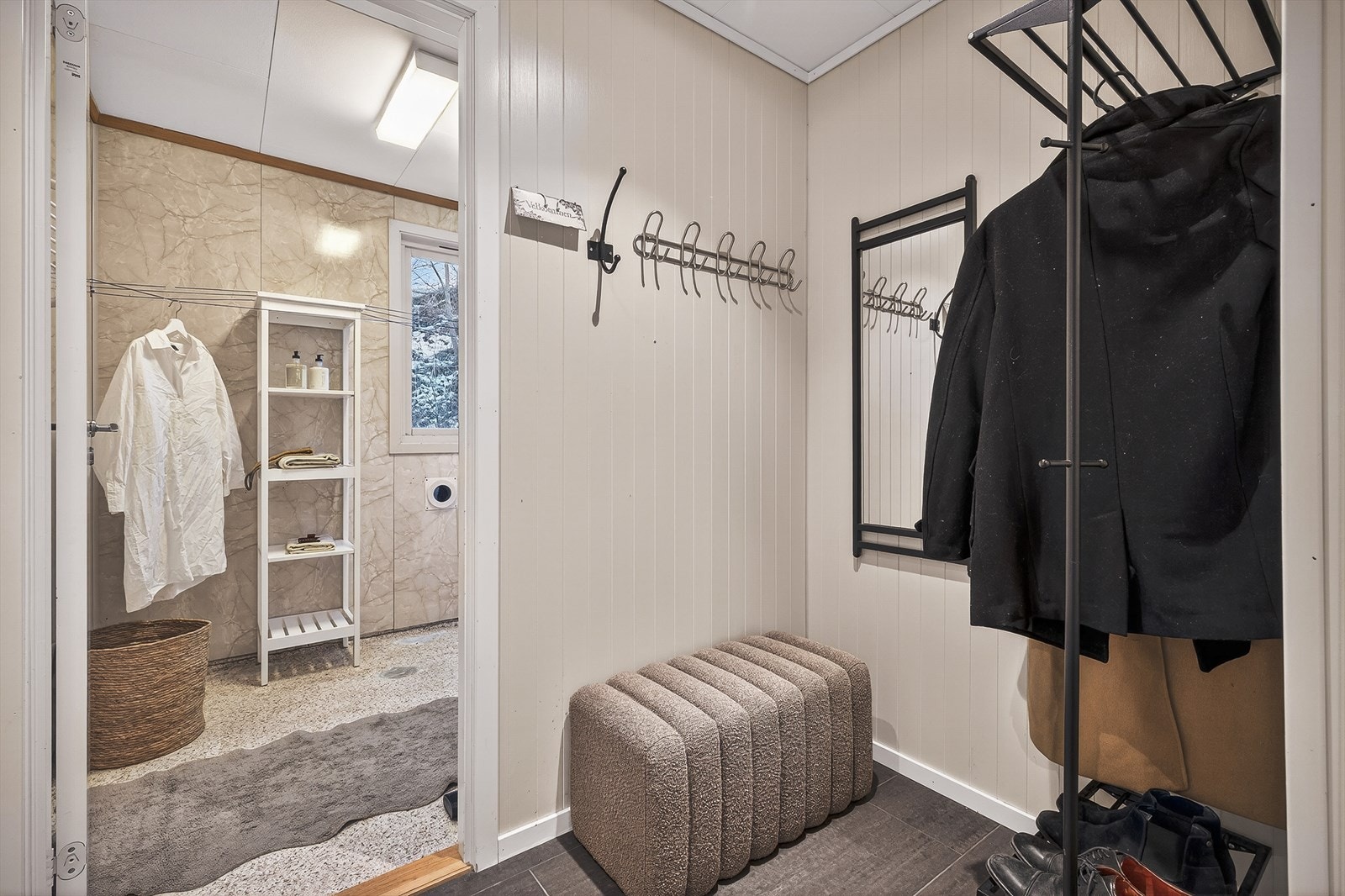 Tilslutt finner vi inngangspartiet. Galleribilde