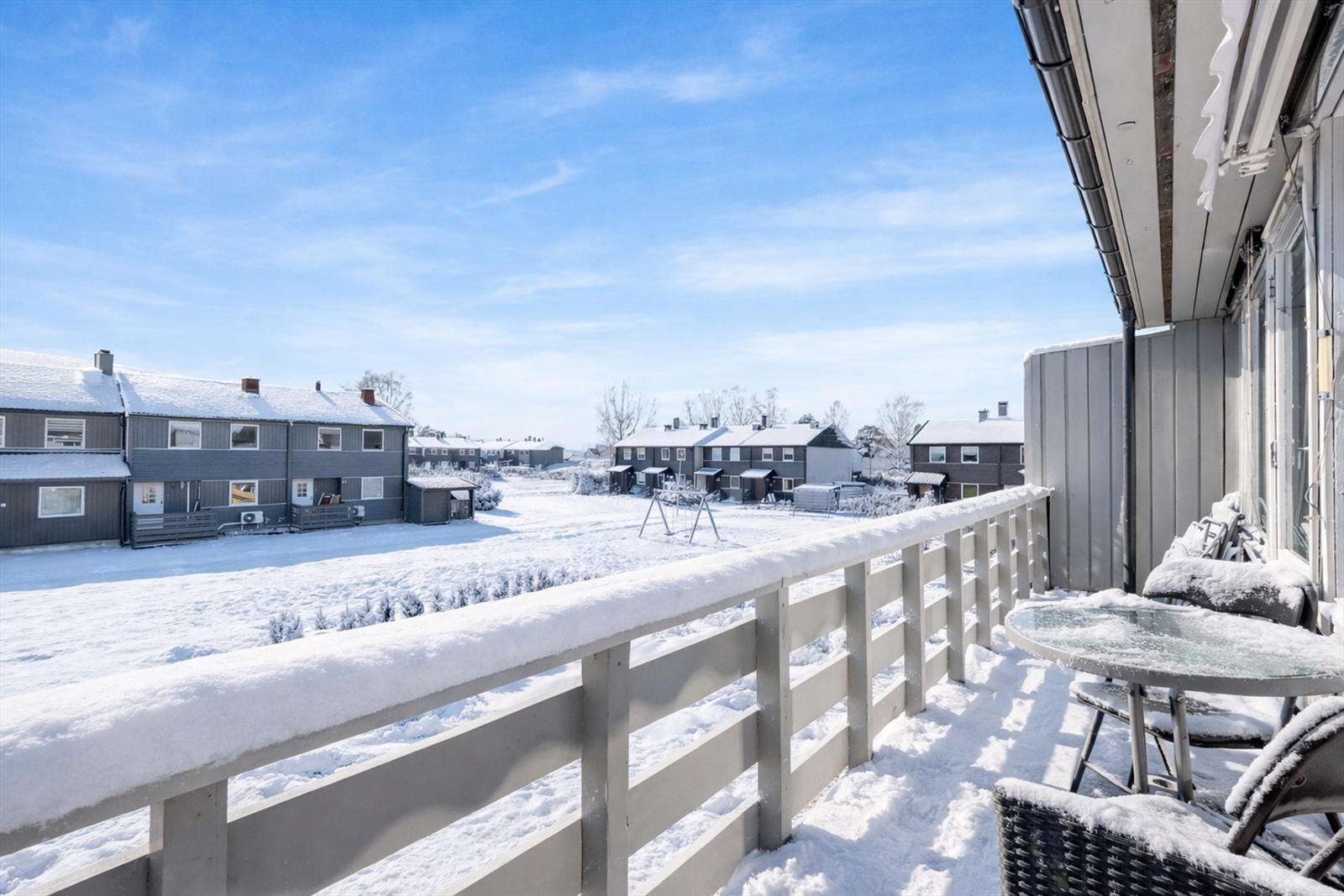 Utsikt fra balkongen. Illustrasjosnfoto KI. Galleribilde