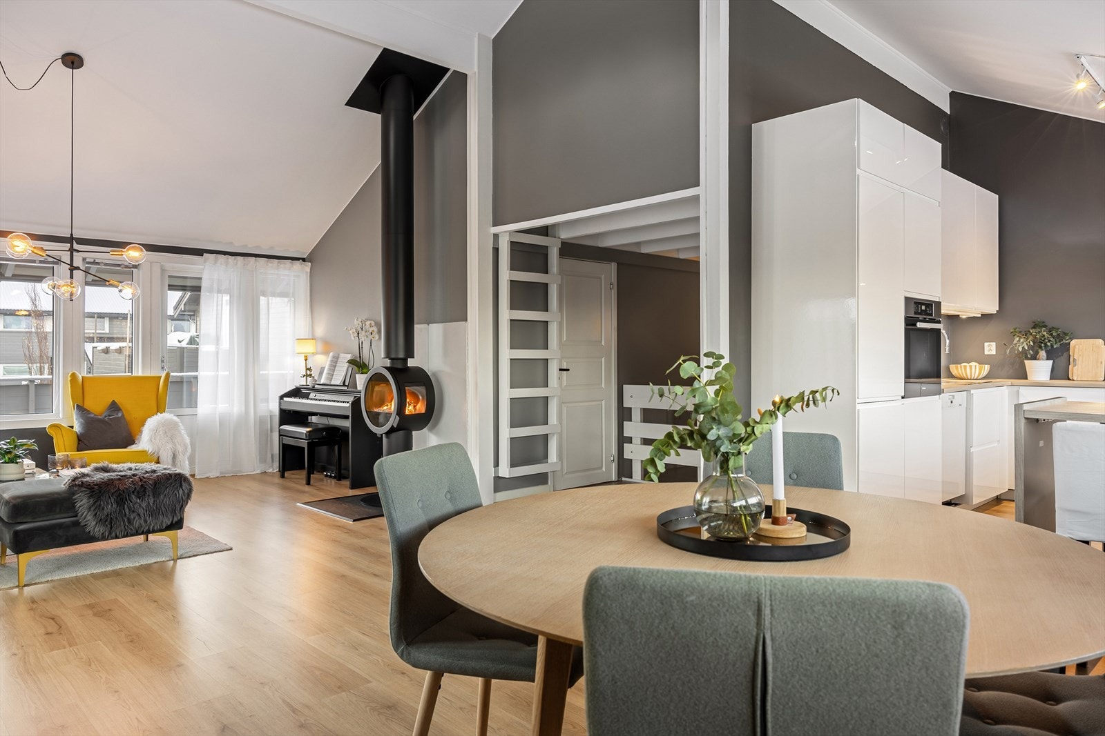 - En attraktiv familiebolig beliggende i et rolig og etablert boligområde på Os - Galleribilde