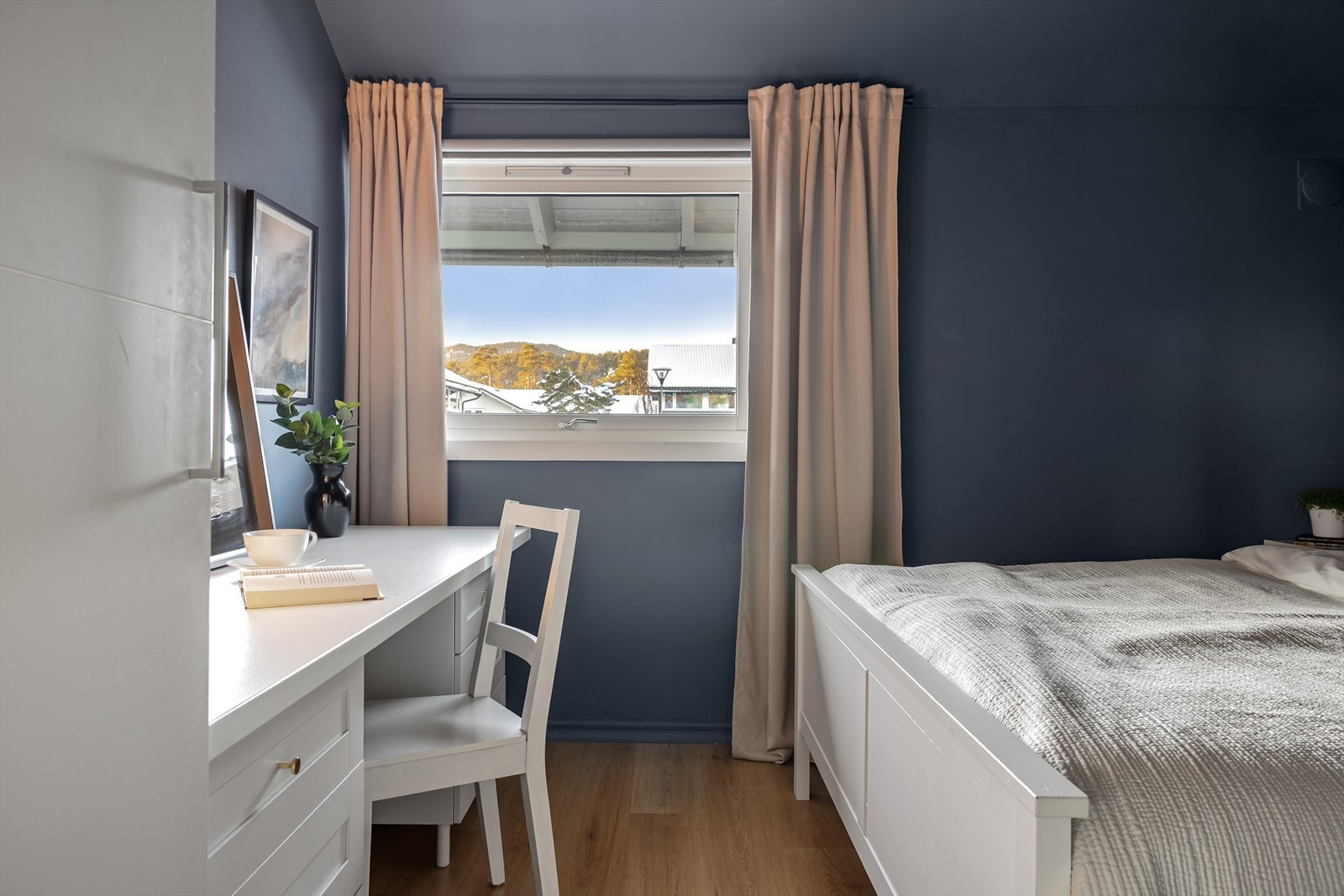 - Boligen har tre soverom av god størrelse - Galleribilde