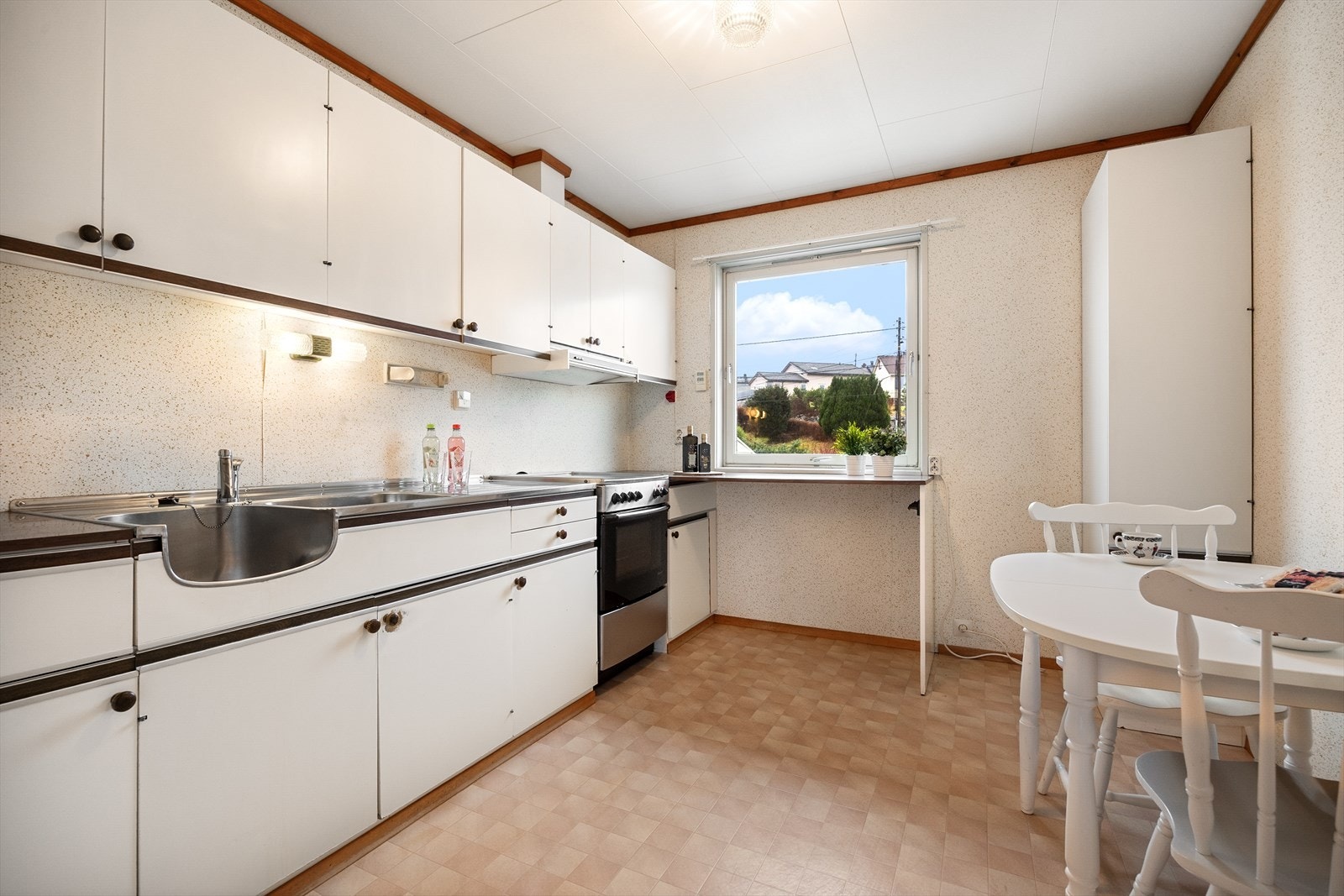 Eldre kjøkken med spiseplass Galleribilde