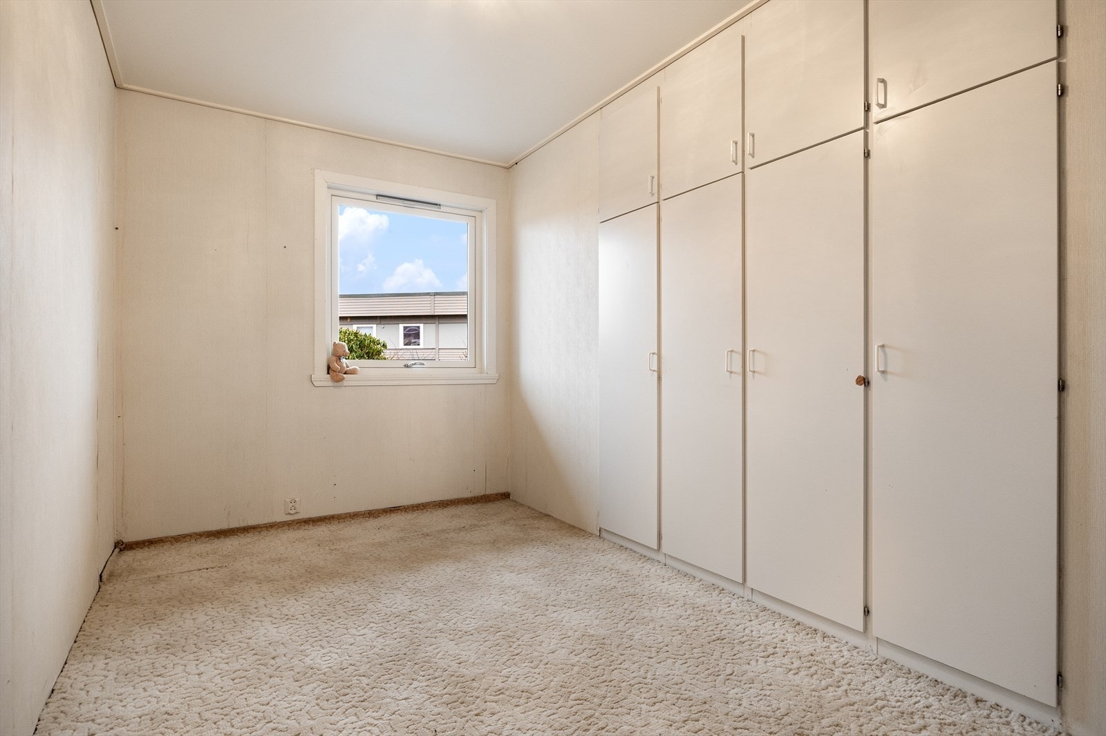 Soverom med innfelte skap Galleribilde