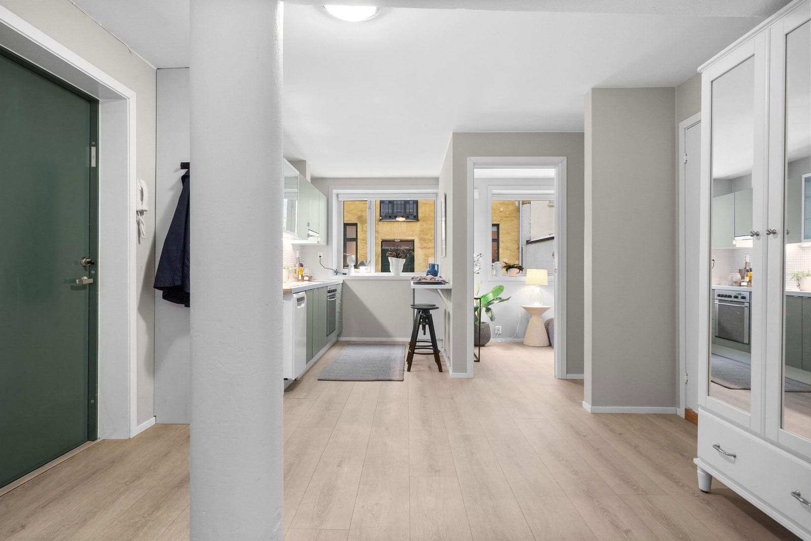 Dette er en romslig og innbydende 2-roms selveier i klassisk bygård fra 1899. Galleribilde