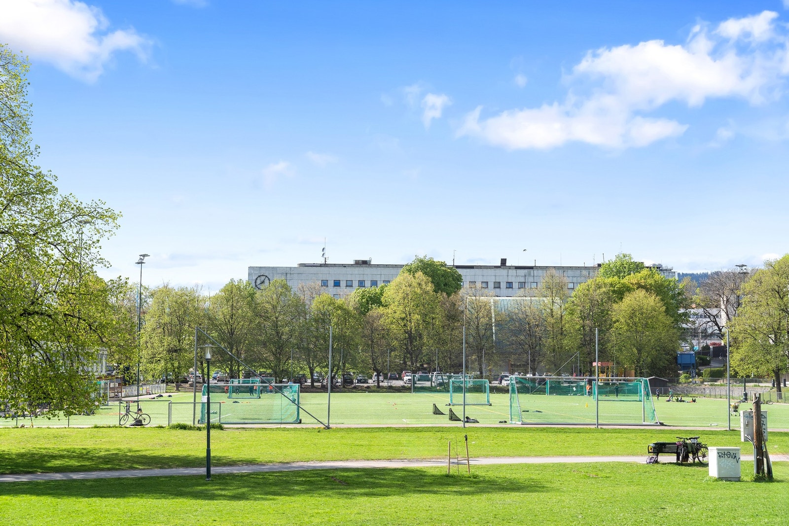 Flotte grøntområder med turstier, lekeplasser og hyggelige oppholdssoner. Galleribilde