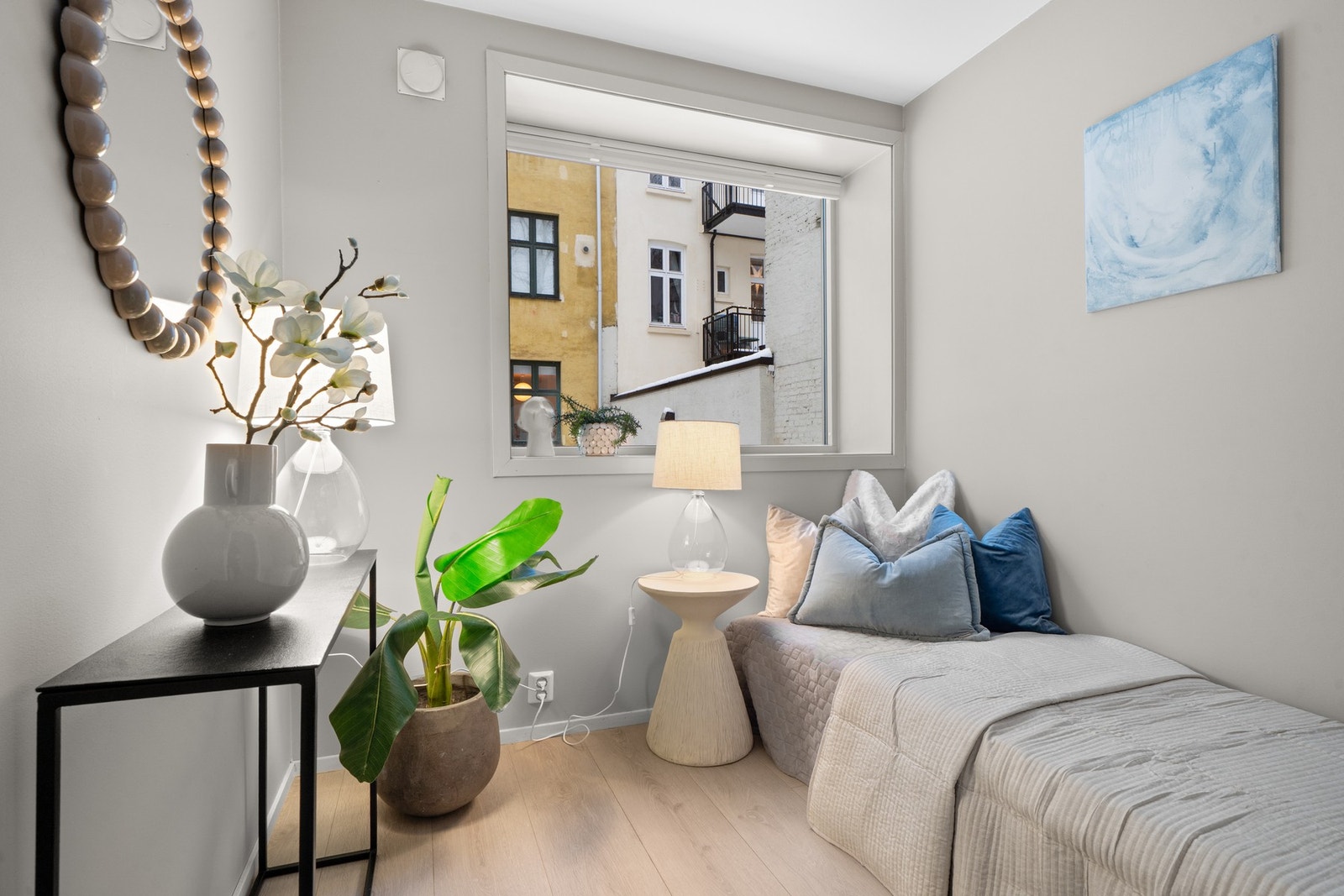 Ekstra sovealkove etablert ved kjøkkenet - ideelt som gjesterom, hjemmekontor eller ekstra soveplass. Galleribilde