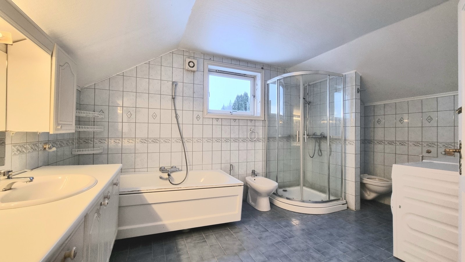 Hovedbadet ligger i 2 etg. Galleribilde