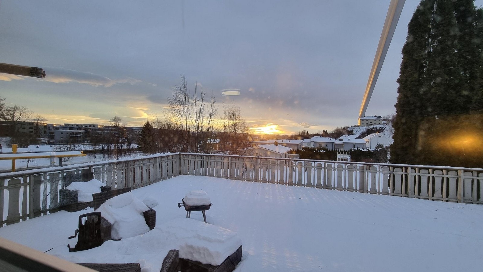 Flott utsikt fra stue/terrasse Galleribilde