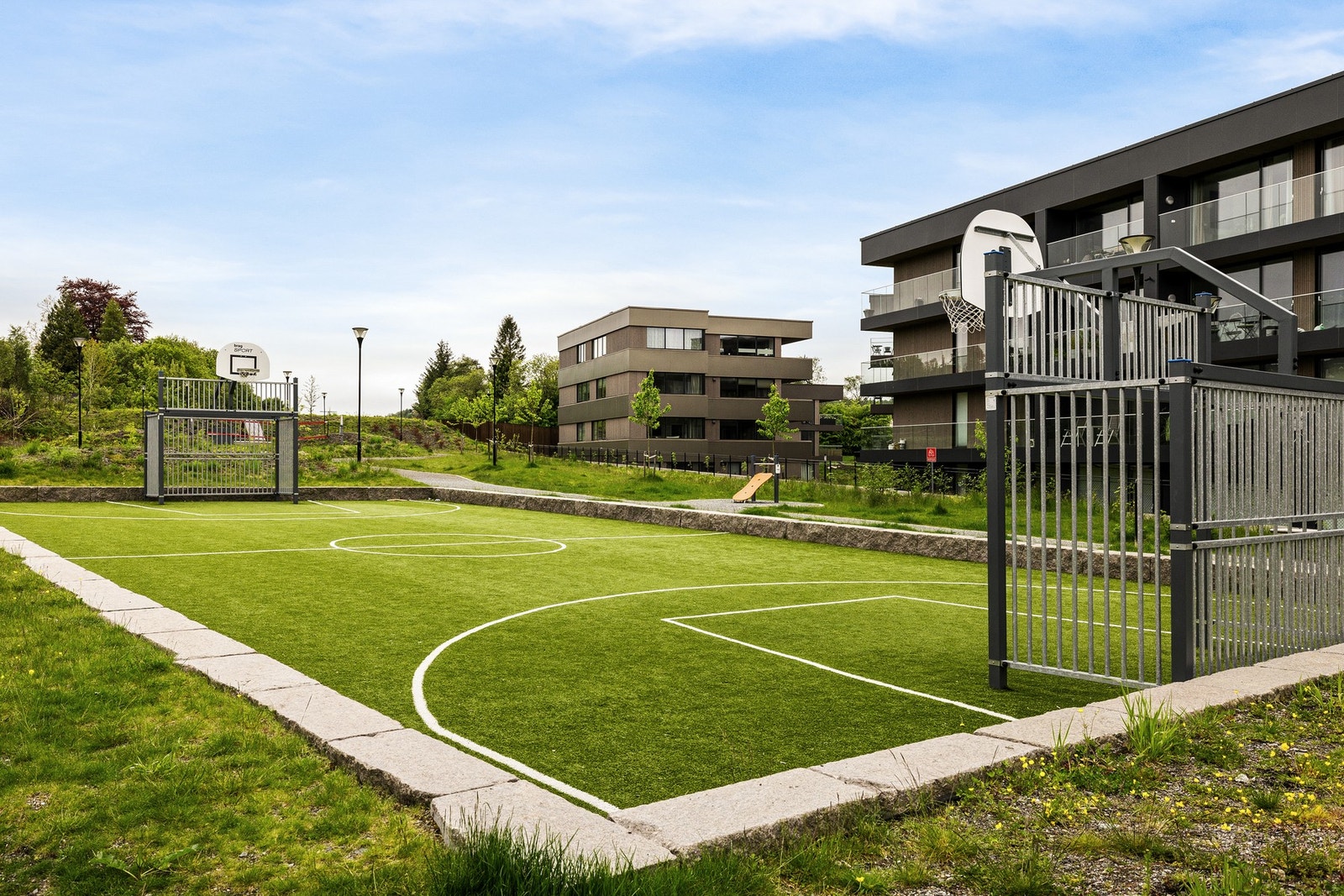 Sameiet fremstår svært lukrativt med felles padel-, fotball- og volleyballbane Galleribilde